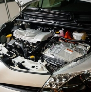 Roste poptávka po ojetých hybridech?