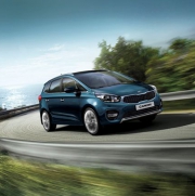 Kia začala prodávat modernizovaný model Carens