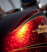 Harley-Davidson nasazuje Hard Candy Custom