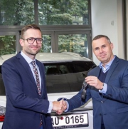 SUV Lexus RX 450h poprvé v autopůjčovně