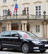 Český prezident jezdí vozem Škoda Superb