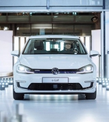 Volkswagen bude vyrábět e-Golf v Drážďanech