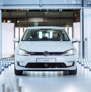 Volkswagen bude vyrábět e-Golf v Drážďanech