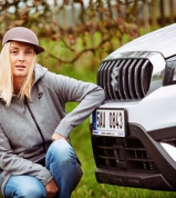 Bára Poláková řídí Suzuki S-Cross.