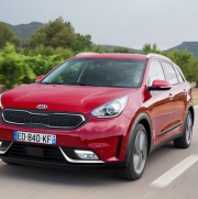 Kia začala na českém trhu nabízet hybridní crossover Niro